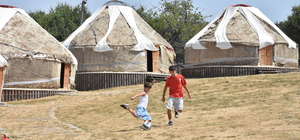 Osmanlı'nın savaşlara hazırlandığı Kocayayla'daki otağlar depremzede çocukl...