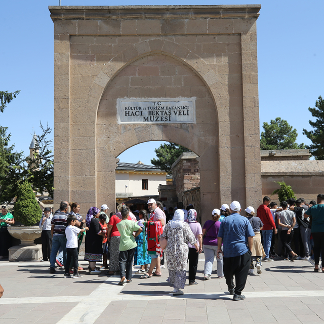 Hacıbektaş'ta kutsal kabul edilen mekanlarda yoğunluk yaşanıyor