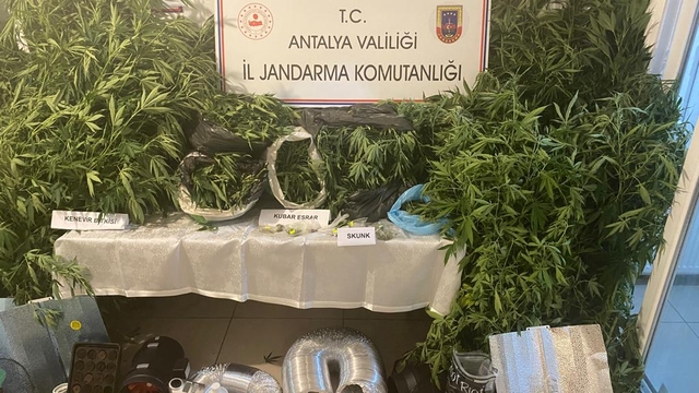 Antalya'da uyuşturucu operasyonunda 4 kişi yakalandı