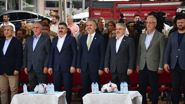 Bursa'da kentsel dönüşüm kapsamında 1 yılda yapılan konutlar sahiplerine teslim edildi