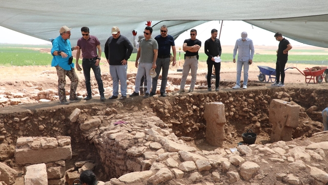 Viranşehir Kaymakamı Çengel ile Belediye Başkanı Ekinci Sefertepe kazı alanını ziyaret etti