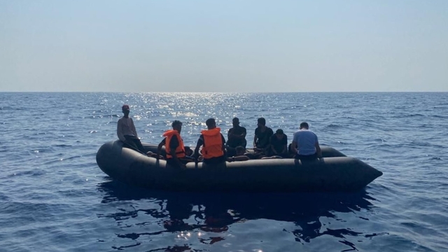 İzmir açıklarında 69 düzensiz göçmen kurtarıldı