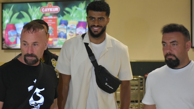 Trabzonspor'un transfer görüşmelerine başladığı Rayyan Baniya, Trabzon'a geldi