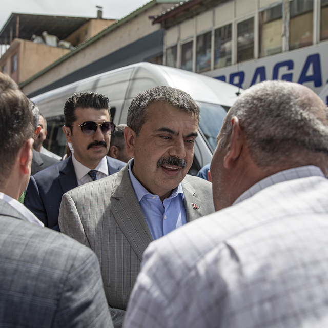Milli Eğitim Bakanı Tekin, Erzurum'da partililerle bir araya geldi: