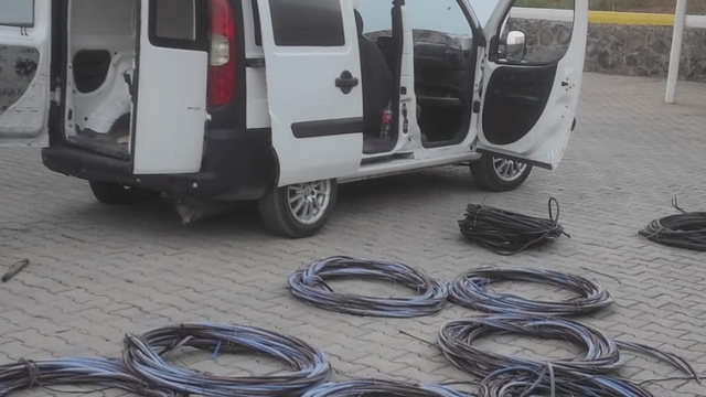 Osmaniye'de kablo hırsızlığı yaptığı öne sürülen 2 zanlı tutuklandı