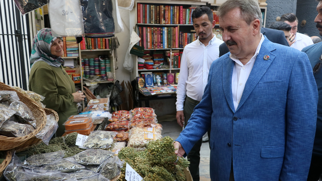 BBP Genel Başkanı Destici, İzmir'de Kemeraltı esnafını ziyaret etti: