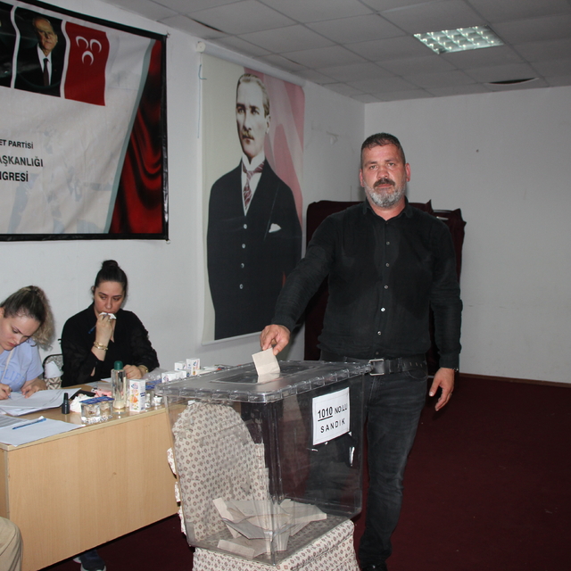 MHP Karapürçek İlçe Başkanlığına Mustafa Hıraç seçildi