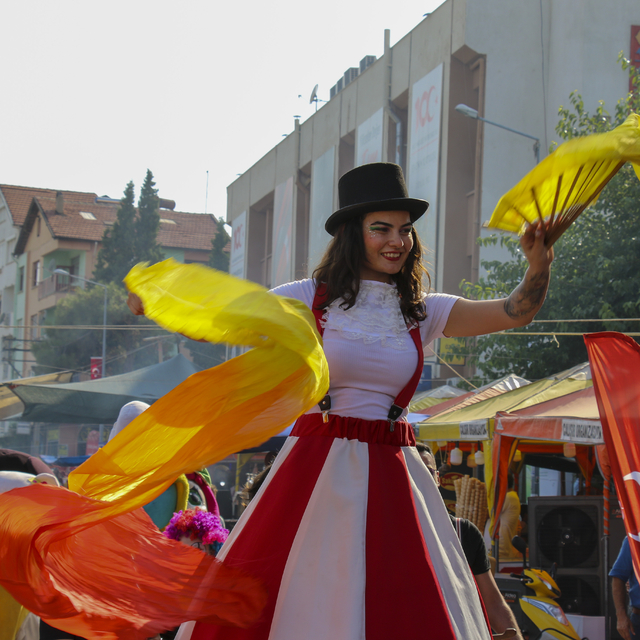 Eşme 25. Uluslararası Turistik Kilim, Kültür ve Sanat Festivali başladı