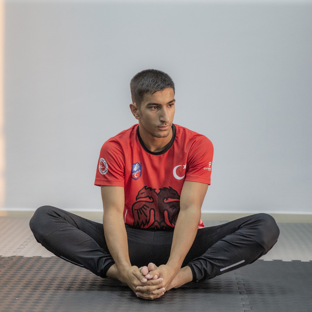 Milli hayalini kilometrelerce uzaklıktaki spor salonuna "gel-git"le gerçekl...