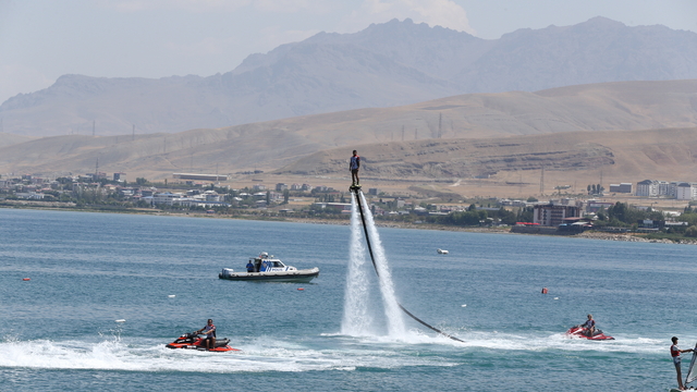 Van'da "11. Van Denizi Su Sporları Festivali" düzenlendi