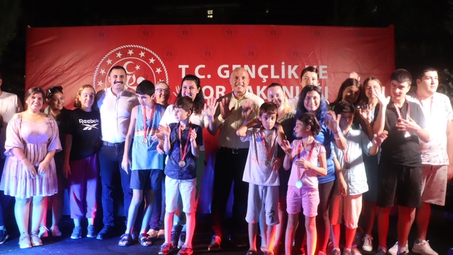 Özgecan Aslan Gençlik Merkezi'nin yaz okulu kapanış programı yapıldı