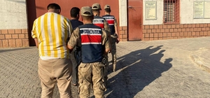 Kilis'te göçmen kaçakçılığı yaptıkları iddiasıyla 3 zanlı tutuklandı