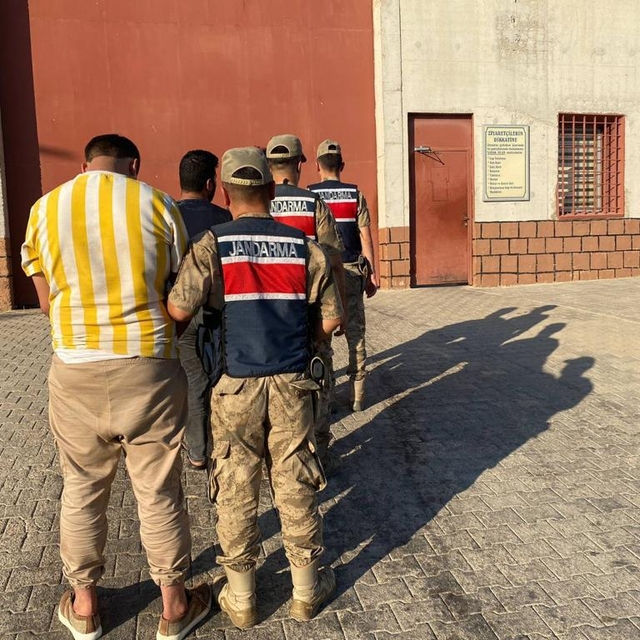 Kilis'te göçmen kaçakçılığı yaptıkları iddiasıyla 3 zanlı tutuklandı