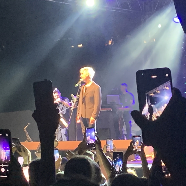 Şarkıcı Manuş Baba Adana'da konser verdi
