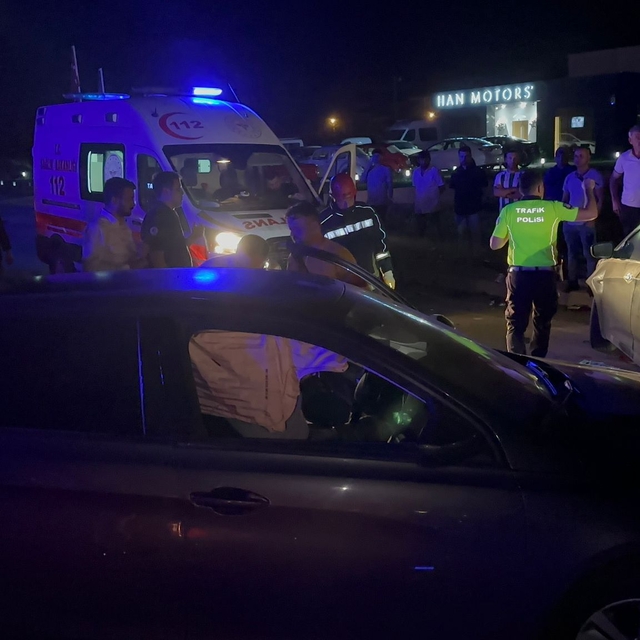 Samsun'da iki otomobilin çarpıştığı kazada 3 kişi yaralandı