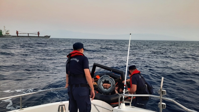 Muğla açıklarında 22 düzensiz göçmen kurtarıldı