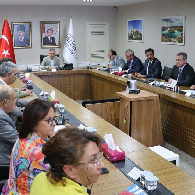 Gaziantep Valisi Çeber, "Yıkılacak Binaların Değerlendirme Toplantısı"na ka...