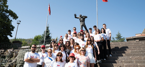 Koton gönüllüleri Yıldırım Kemal İstasyonu'nu ziyaret etti