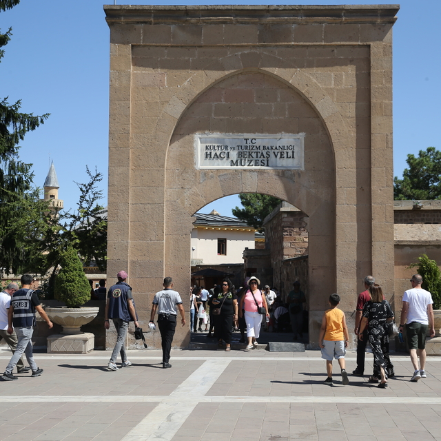 Hacı Bektaş Veli Külliyesi'nde 8 günde 135 binden fazla ziyaretçi ağırlandı