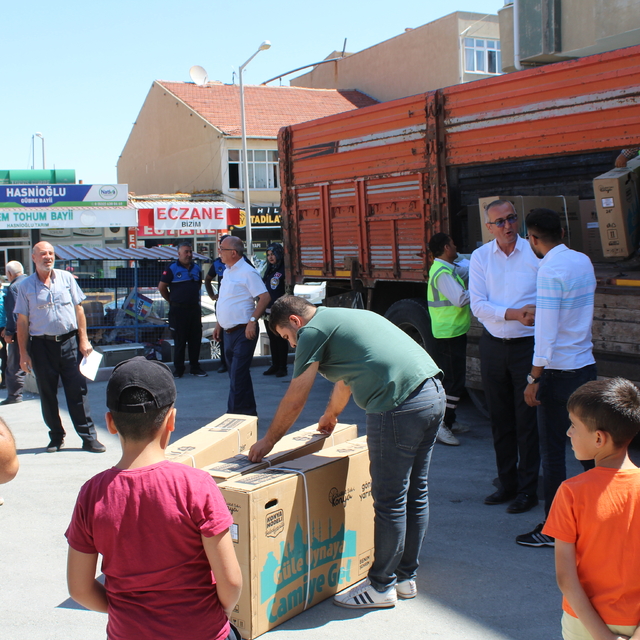 Yunak'ta "Güle Oynaya Camiye Gel" projesi kapsamında bisiklet dağıtıldı
