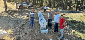 Güdül'de çeşitli alanlara hayvanlar için su oluğu yerleştirildi