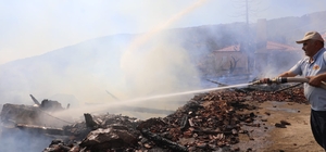 Çankırı'da çıkan yangında 3 ev ve 1 ahır zarar gördü