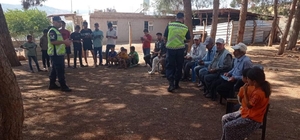 Kilis'te jandarma tarafından traktör sürücülerine eğitim verildi