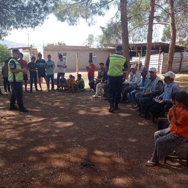 Kilis'te jandarma tarafından traktör sürücülerine eğitim verildi