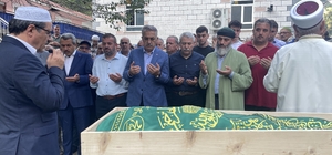 AK Parti Genel Başkan Yardımcısı Hayati Yazıcı, amcasının cenaze törenine k...