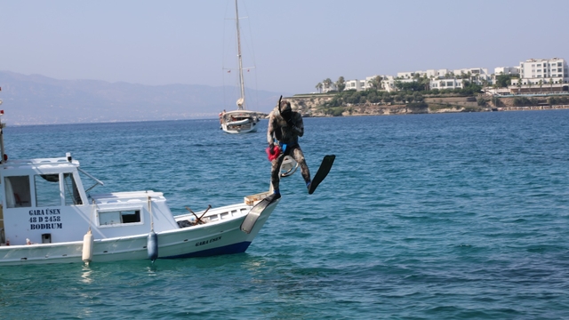 Bodrum'da deniz dibi temizliğinde 106 kilogram atık çıkarıldı