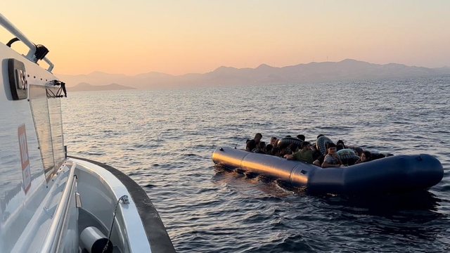 Muğla açıklarında 35 düzensiz göçmen kurtarıldı