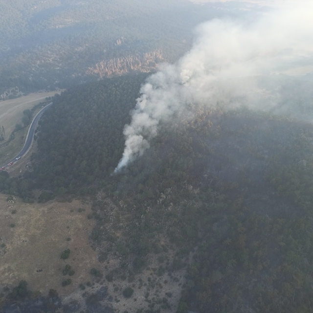 Eskişehir'deki orman yangınına havadan müdahale yeniden başladı
