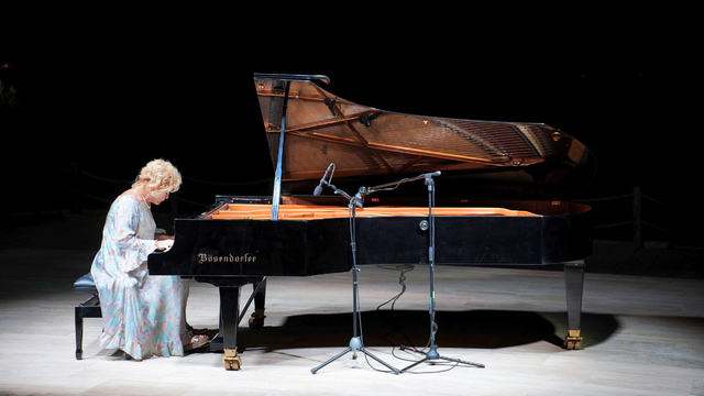 20. Uluslararası Gümüşlük Müzik Festivali Gülsin Onay konseriyle devam etti