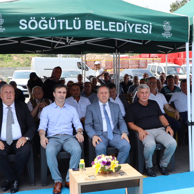 Söğütlü'de yeni halk pazarı hizmete girdi