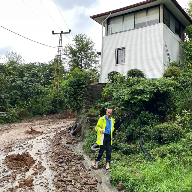 Rize'de şiddetli yağış nedeniyle 8 ev tedbir amacıyla boşaltıldı