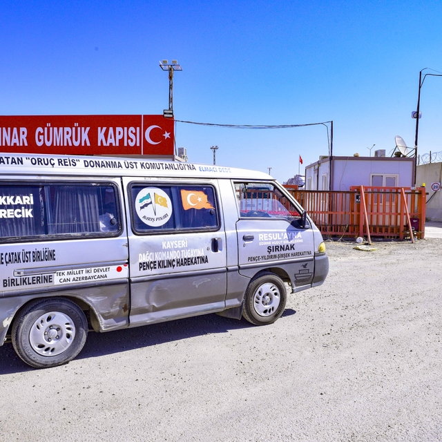 "Elmacı Dede" Suriye'deki ihtiyaç sahiplerine gıda ve meyve götürdü