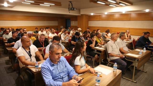 Diyarbakır turizmi TUREB'in turist rehberlerine yönelik toplantısında ele alındı