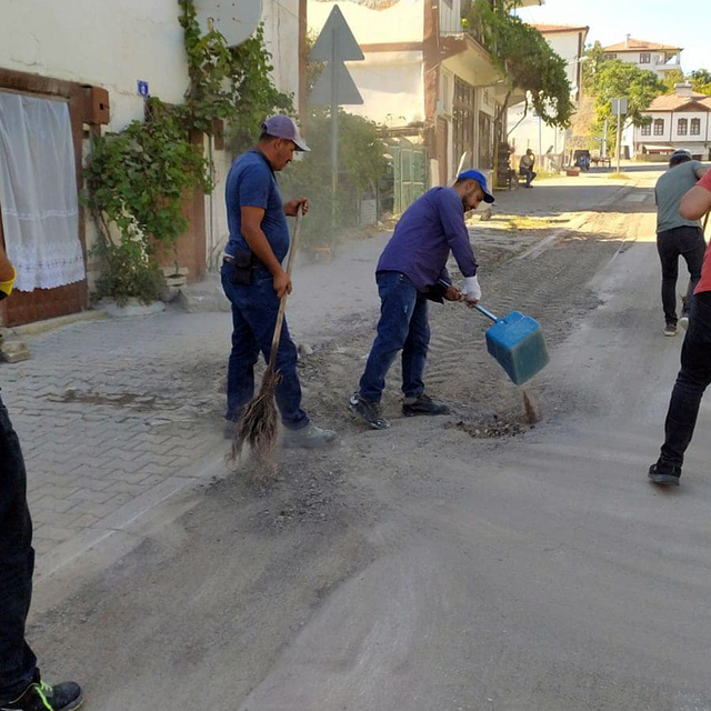 Güdül'de başlatılan temizlik seferberliği sürüyor