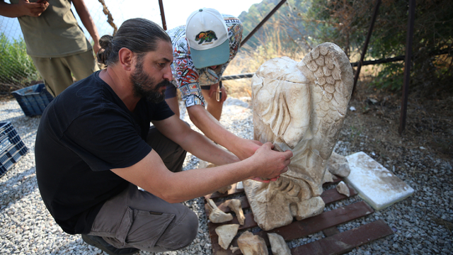 Syedra Antik Kenti'nde yaklaşık 1800 yıllık "zafer tanrıçası" heykeli bulundu