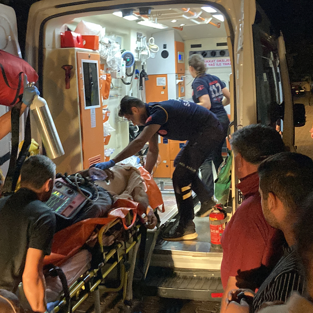 Manisa'da pompalı tüfekle vurulan kişi hastanede öldü