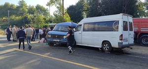Ordu'da iki minibüsün çarpışması sonucu 20 kişi yaralandı