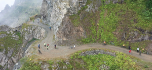 Bisiklet tutkunları zorlu Derebaşı virajlarında pedal çevirdi