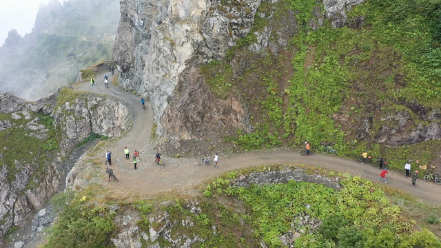 Bisiklet tutkunları zorlu Derebaşı virajlarında pedal çevirdi