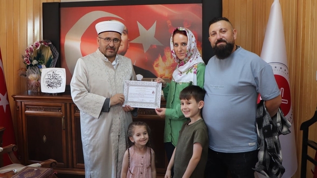 İngiltere vatandaşı Rebekah Alice Mccathie Elazığ'da Müslüman oldu