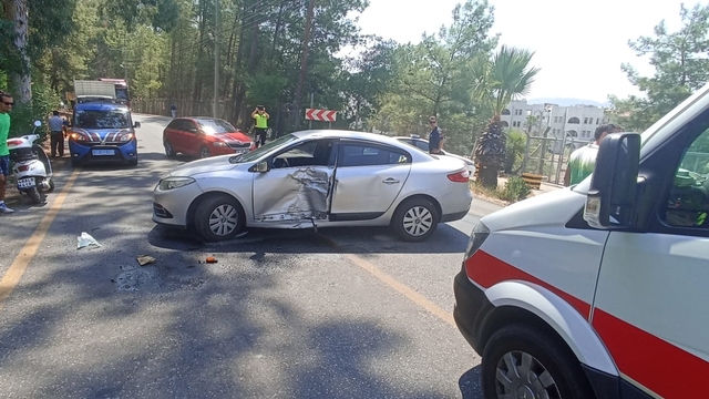 Muğla'da otomobille çarpışan motosikletin sürücüsü ağır yaralandı