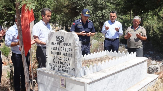 Kaymakam Çelik Atatürk'ün koruması Hasan Çavuş'un kabrini ziyaret etti