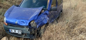 Uşak'taki 2 trafik kazasında 5 kişi yaralandı