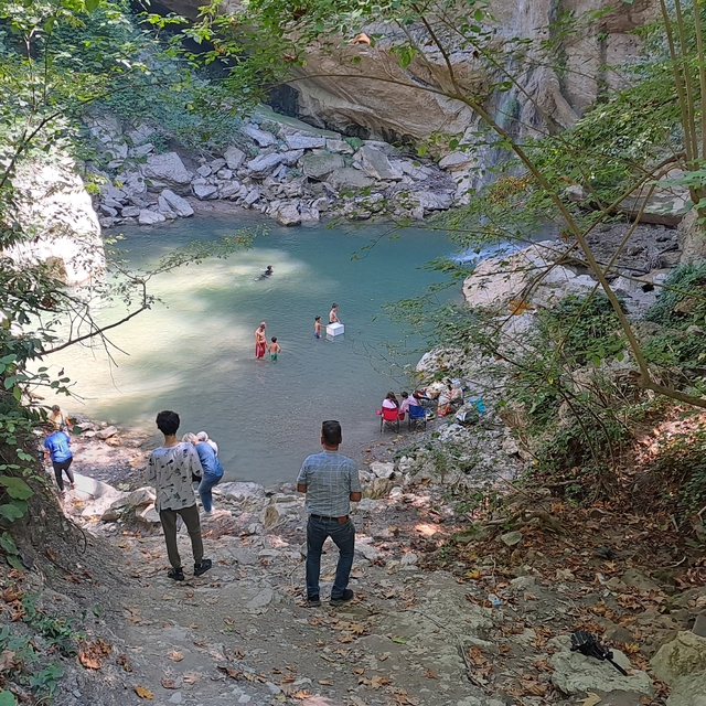 Sakarya'da sıcaktan bunalanlar Doğançay Şelalesi'nde serinliyor