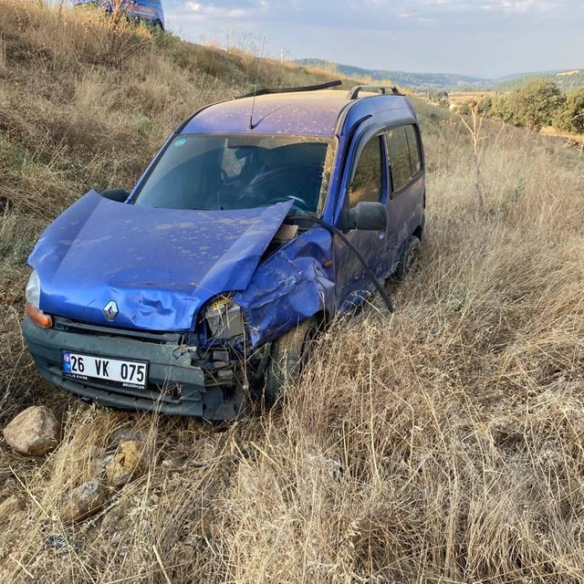 Uşak'taki 2 trafik kazasında 5 kişi yaralandı