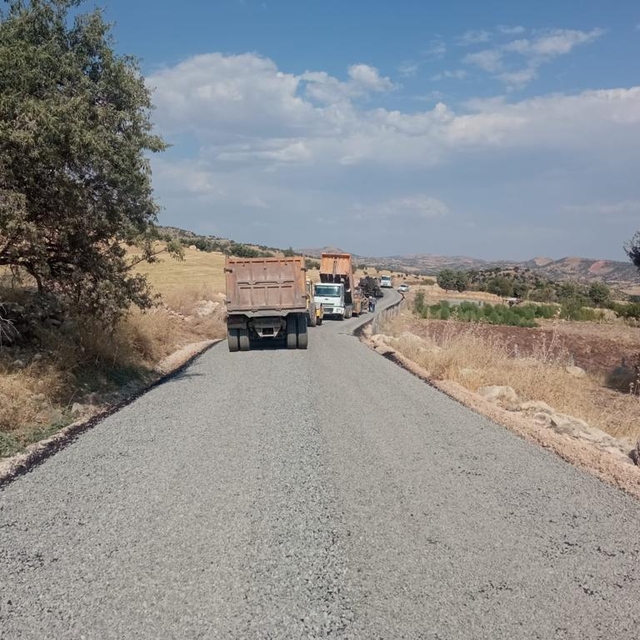 Diyarbakır'ın kırsal mahalle yollarında çalışmalar sürüyor